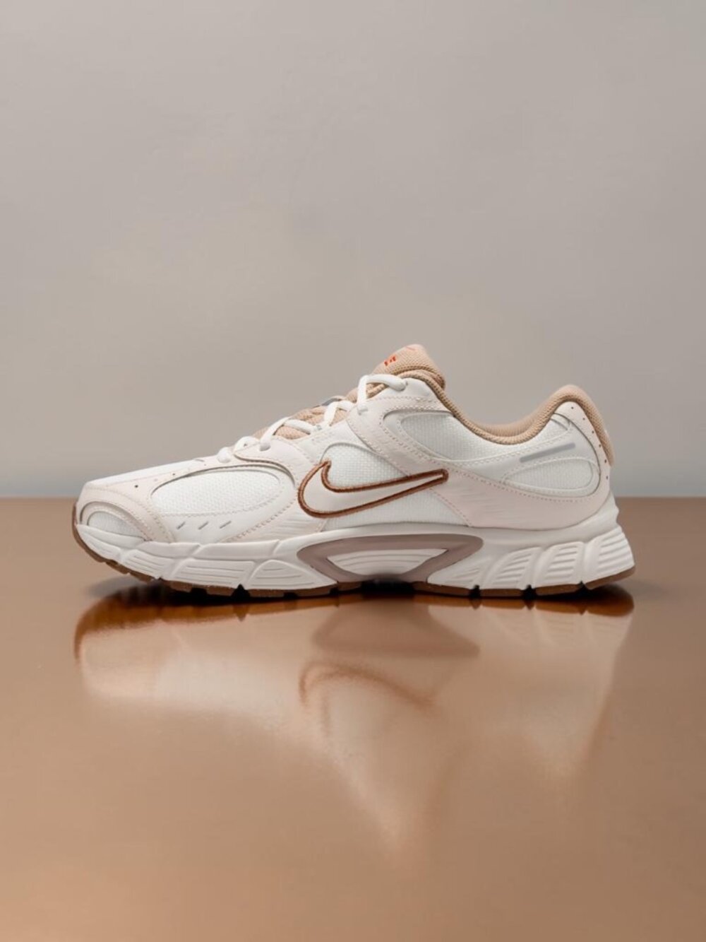 Nike V5 RNR Men's Shoe - Size M11/W12.5 - Pale Ivory/British Tan